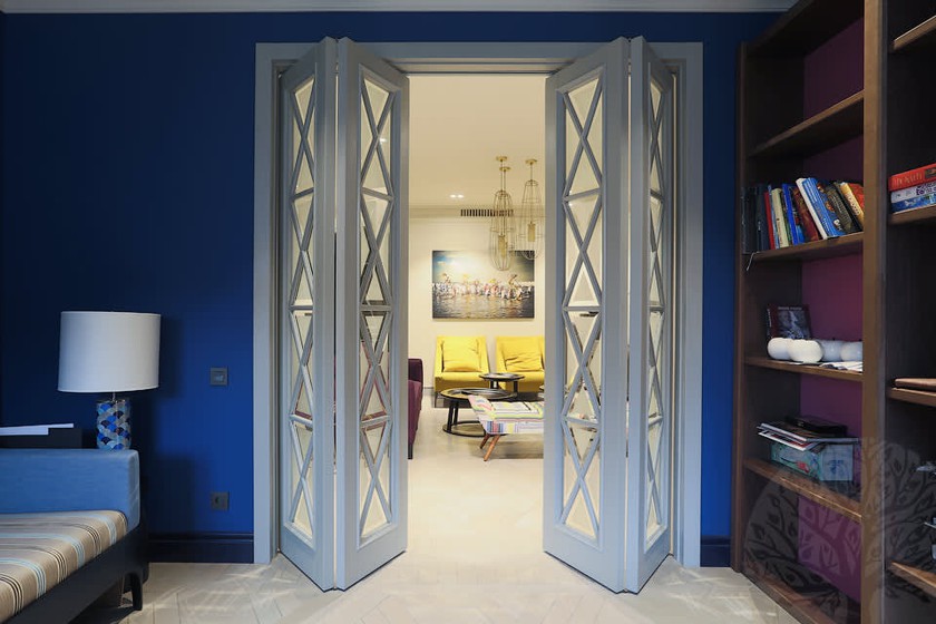 Двери гармошка  для гостиной со стеклами с разделителями Каменск-Шахтинский